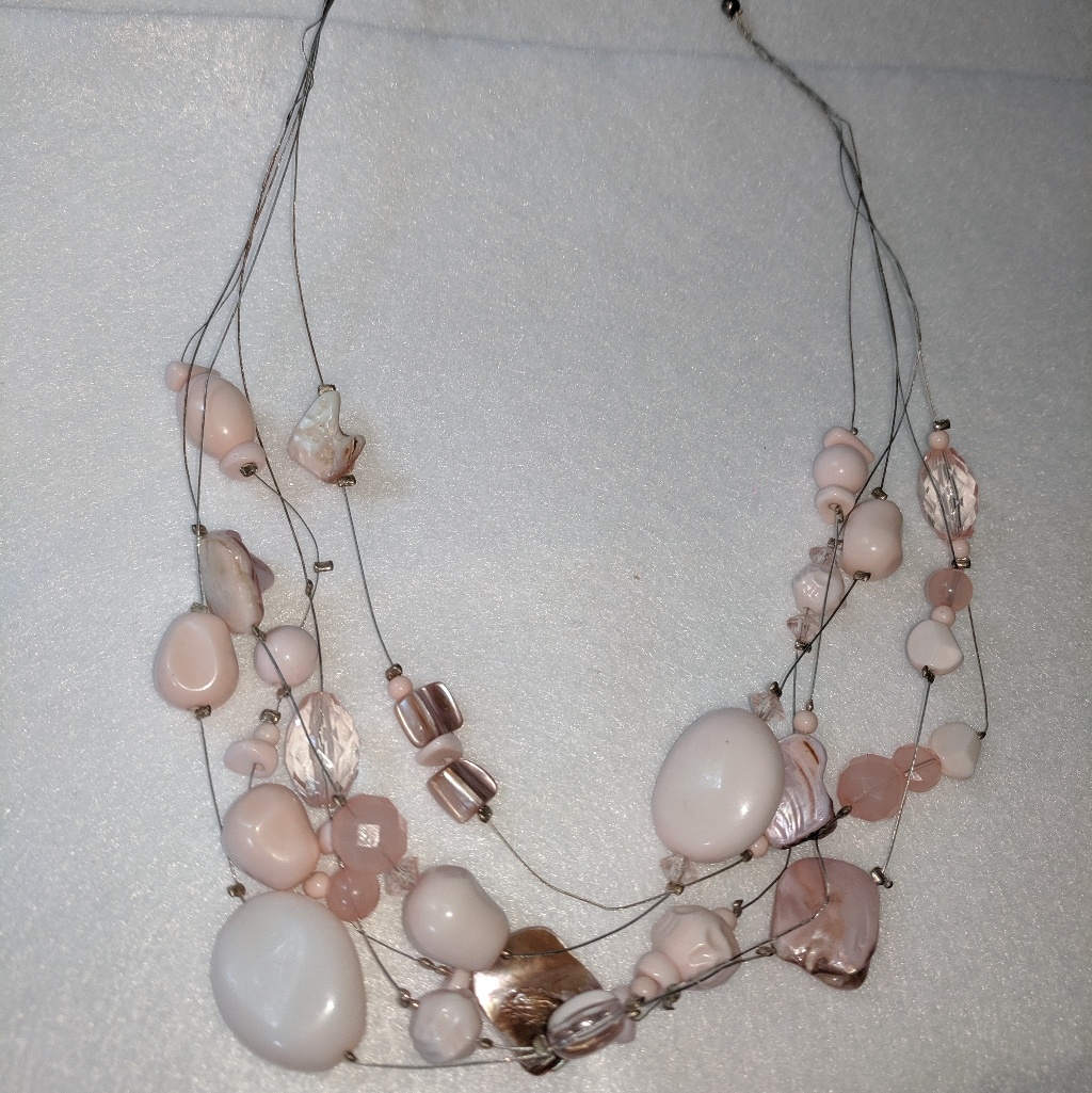 Candie’s Beaded Necklace Pink White